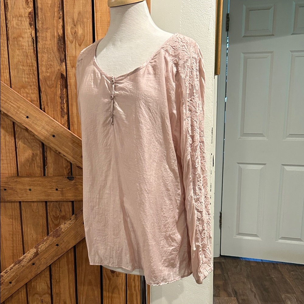 Elegant Light Pink Women's Blouse with Lace Details